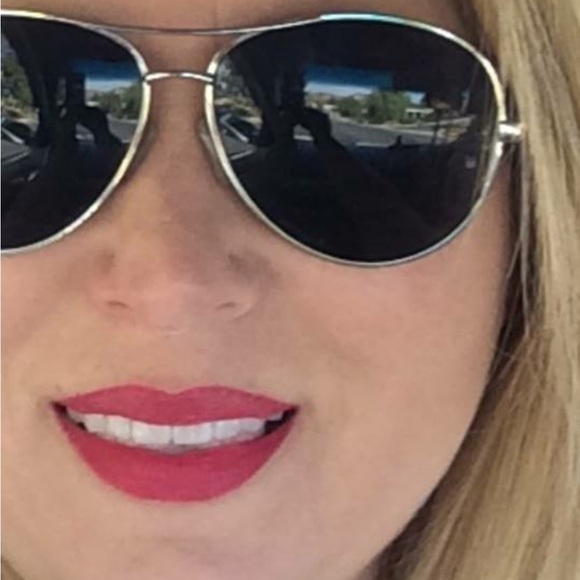 Meet your Posher, Stacy - Picture 1 of 1